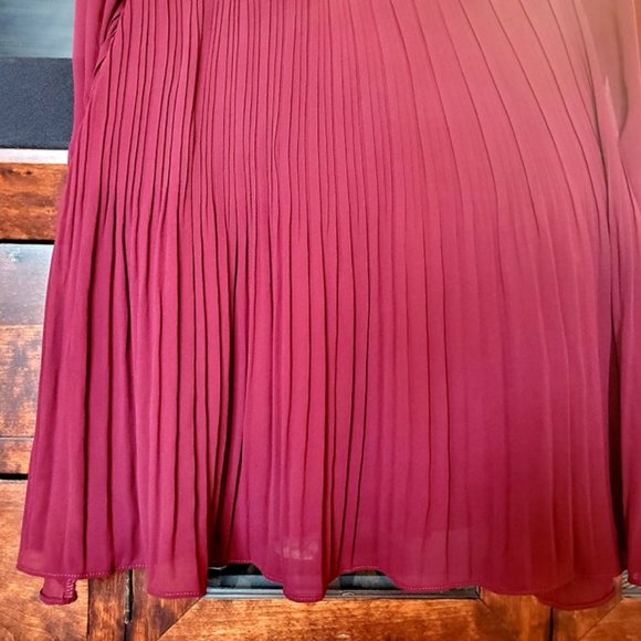 🆕️ 💃🏻 NWT Aqua Pleated Lace-Trim Dress - Picture 8 of 8